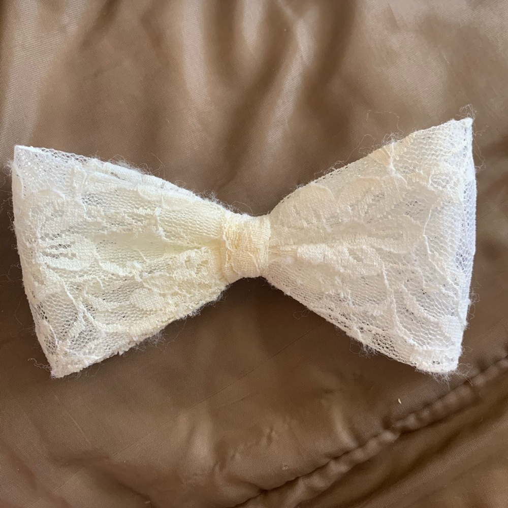 White lace bow